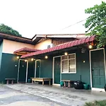 Rumah Tepi Istana